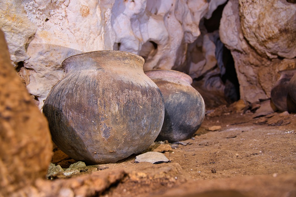 Why Handheld XRF is Essential for Non-Destructive Art and Artifact Analysis (باللغة العربية)